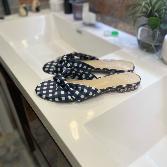 Flat Sandal - Picture 1 of 3